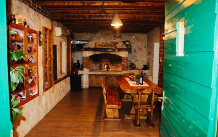 Iva Apartman Sa Bazenom Donji Zemunik Exterior foto