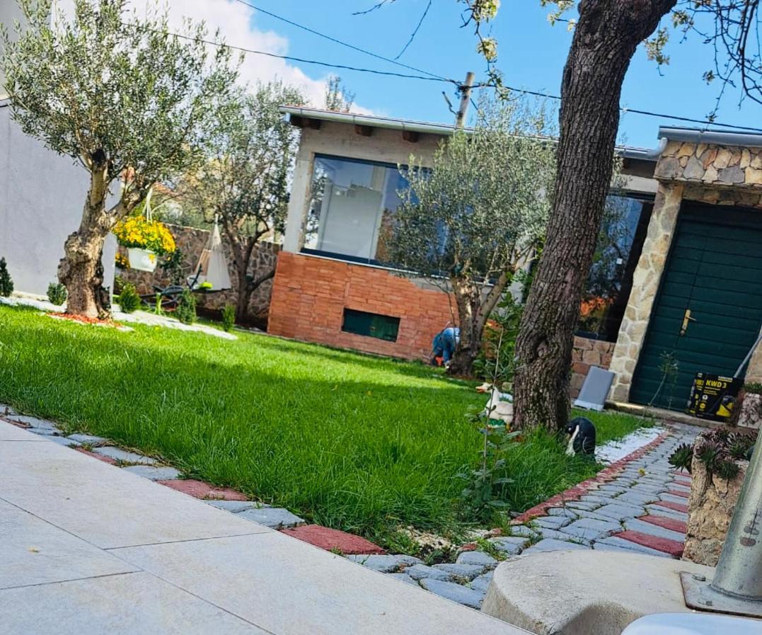 Iva Apartman Sa Bazenom Donji Zemunik Exterior foto