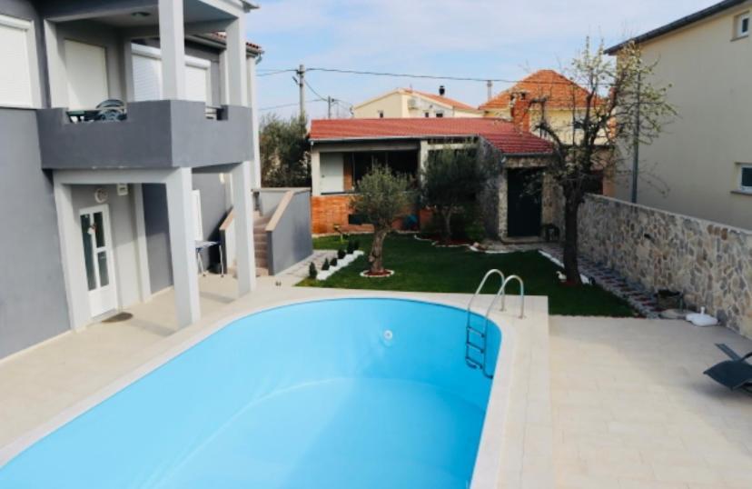 Iva Apartman Sa Bazenom Donji Zemunik Exterior foto
